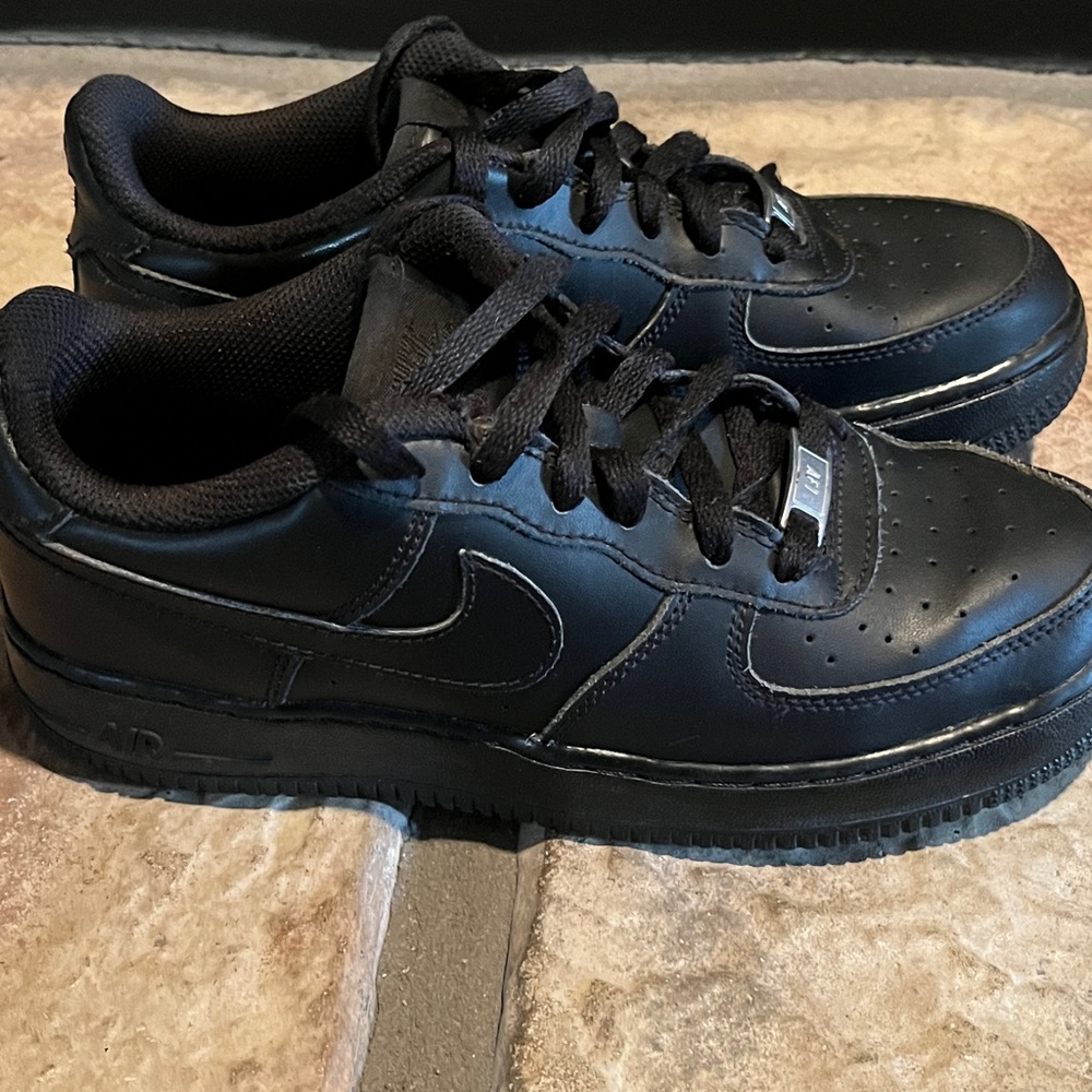 Black Air Force 1 youth size 6